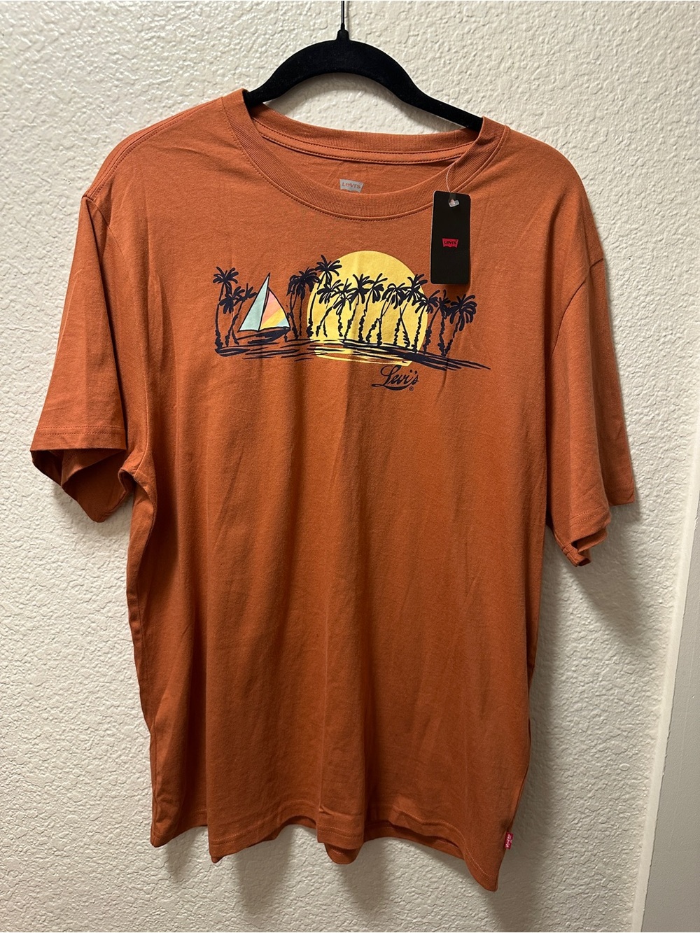 NWT men’s Levi t shirt